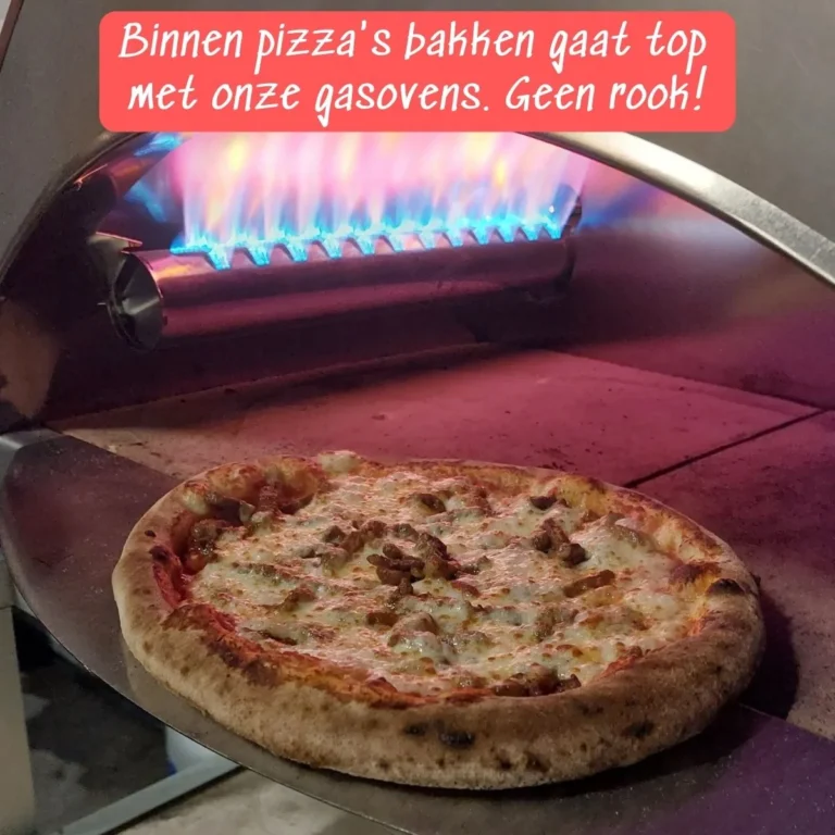 Pizza-bakken-in-pizzaoven-op-gas-2